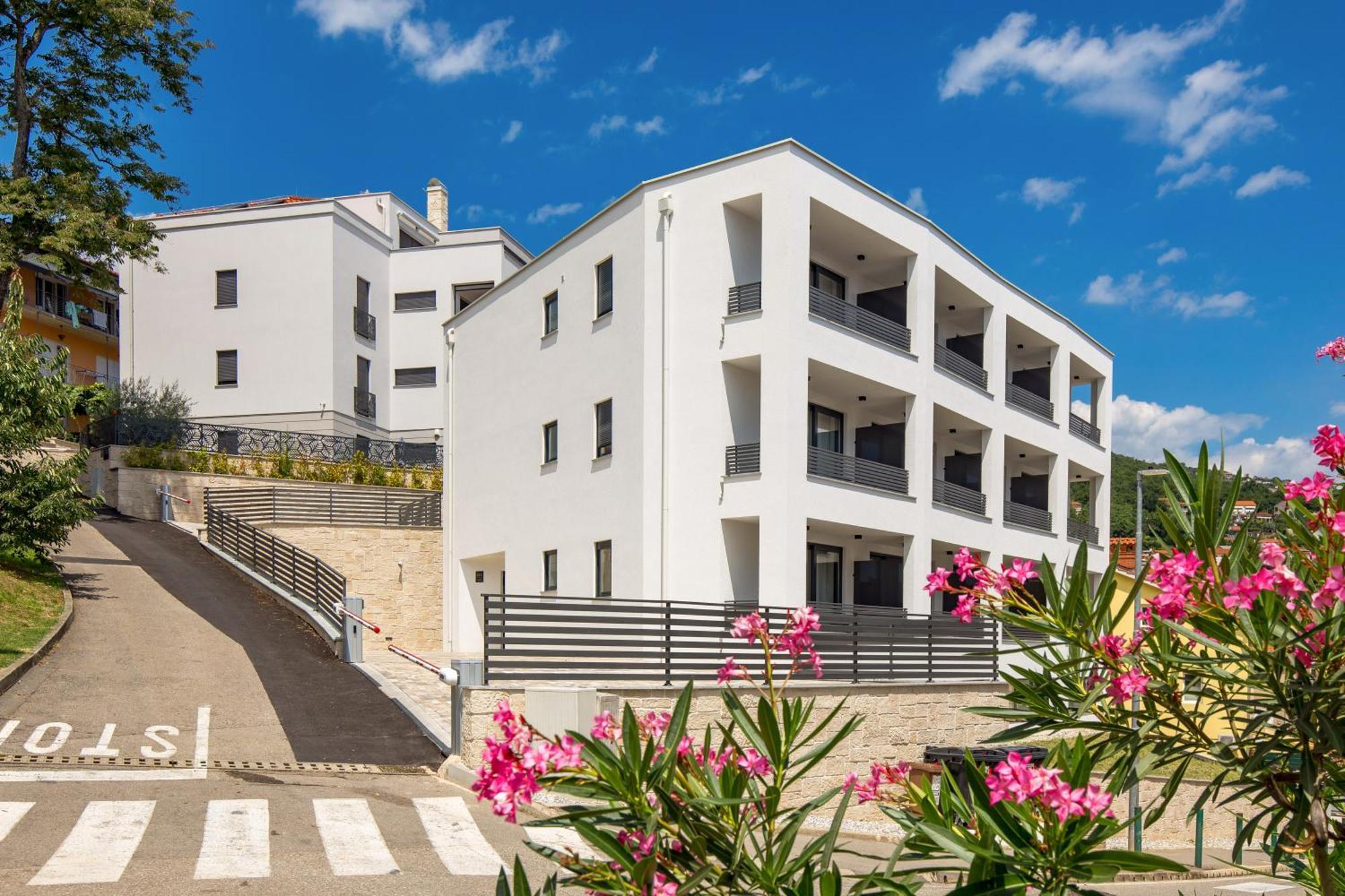Belinda Apartments With Balcony Opatija Exteriör bild